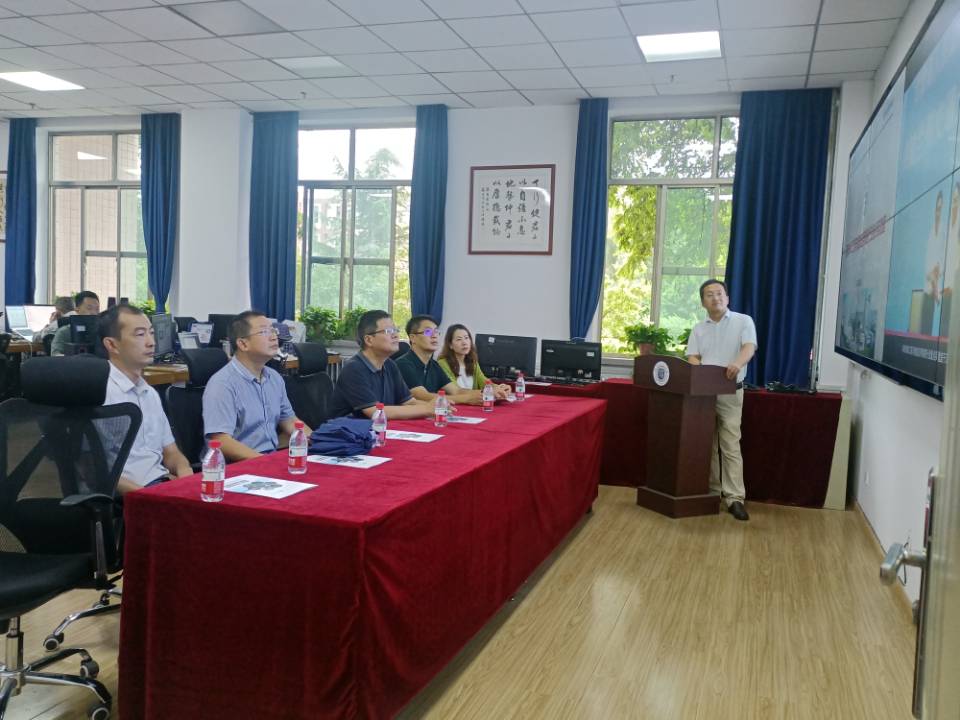 校领导调研自动化学院实验室工作