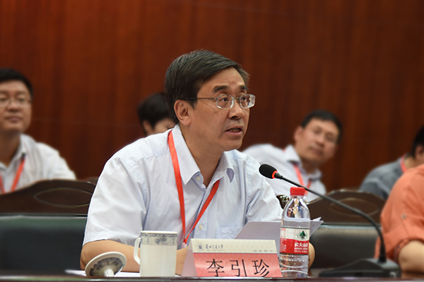 党委副书记,常务副校长李引珍主持闭幕式党委副书记,纪委书记买寿清致