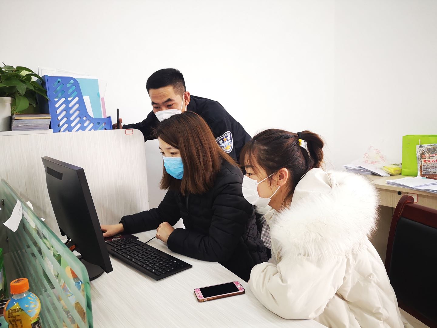 守初心 践使命 马克思主义学院研究生党员积极参加疫情防控志愿活动