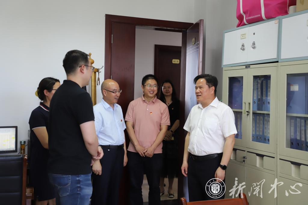 校党委书记狄生奎赴人事处开展主题教育工作调研