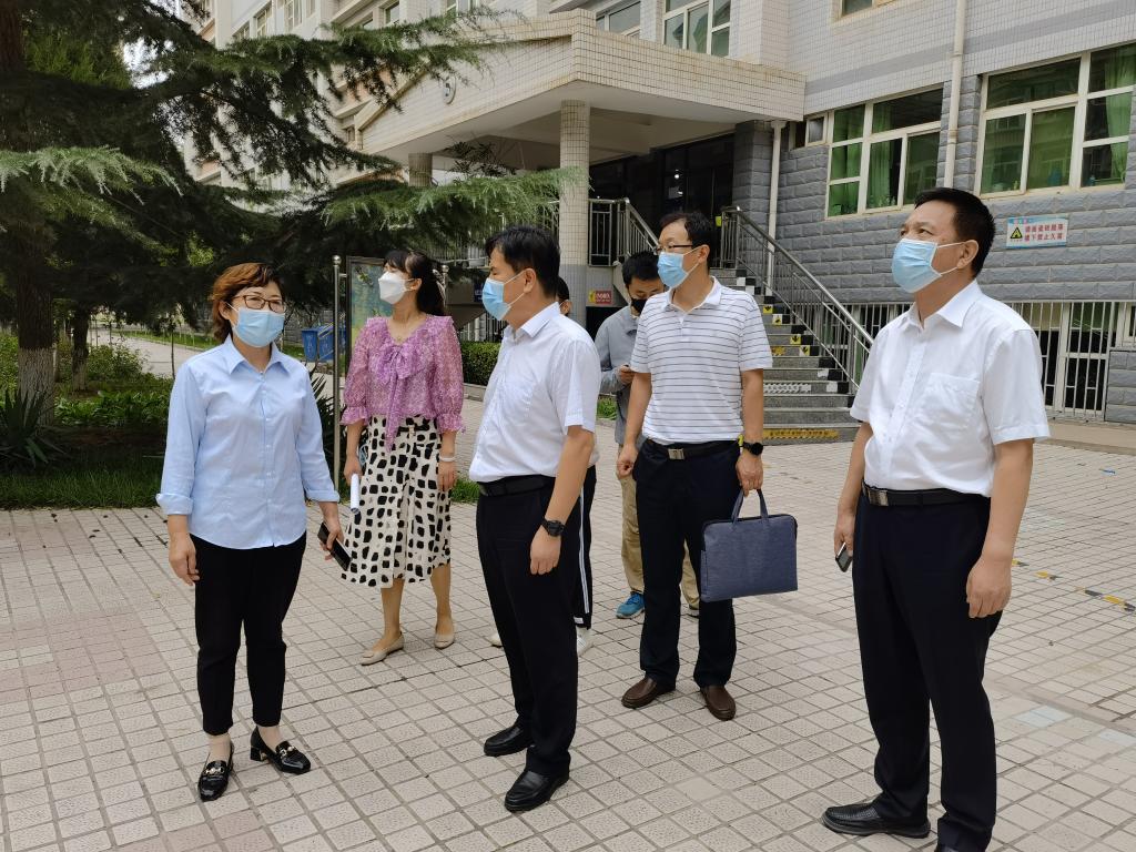 校党委书记狄生奎深入桃海、东方公寓调研指导工作