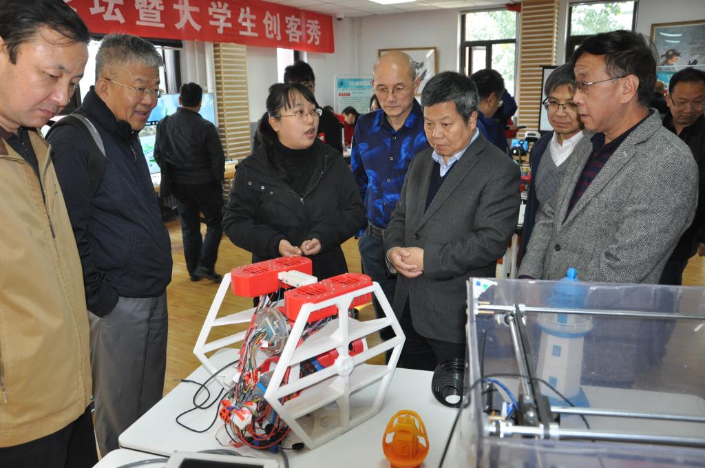 “AI+”高峰论坛暨大学生创客秀活动在我校举办