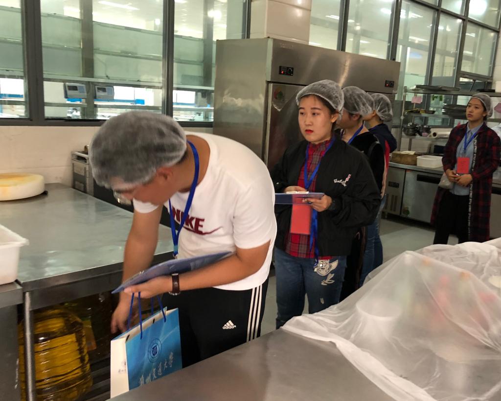 【聚焦校庆】学校开展食品安全检查工作