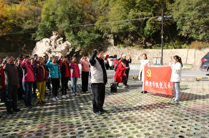 数理学院组织师生党员赴腊子口、哈达铺开展红色党日主题活动