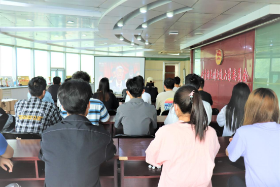 我校师生热学热议中国共产党甘肃省第十四次代表大会报告