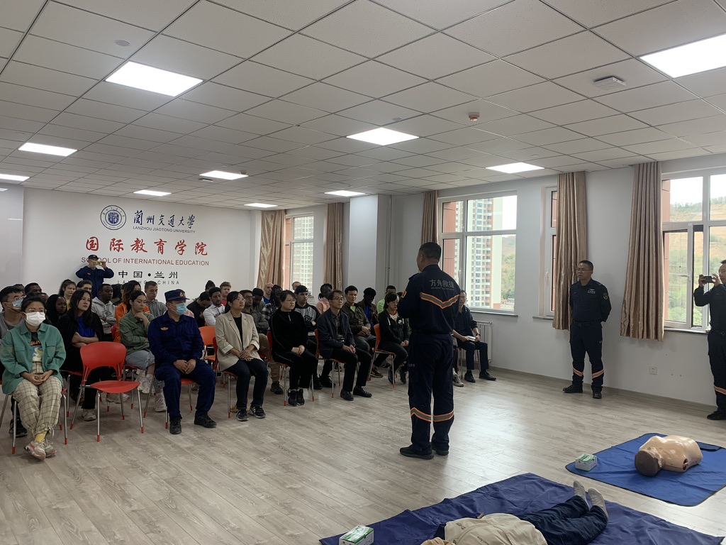 我校开展来华留学生安全常识培训及防灾应急演练