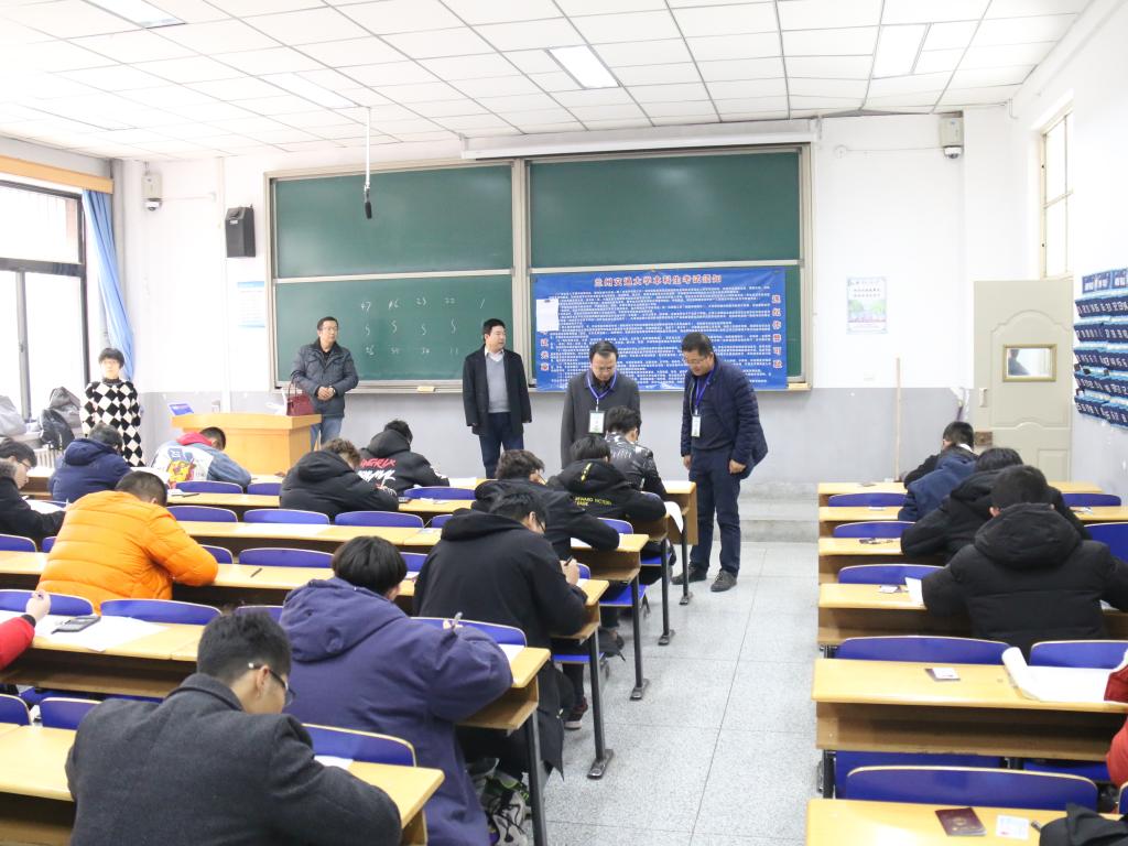 刘振奎副校长巡视补考考场