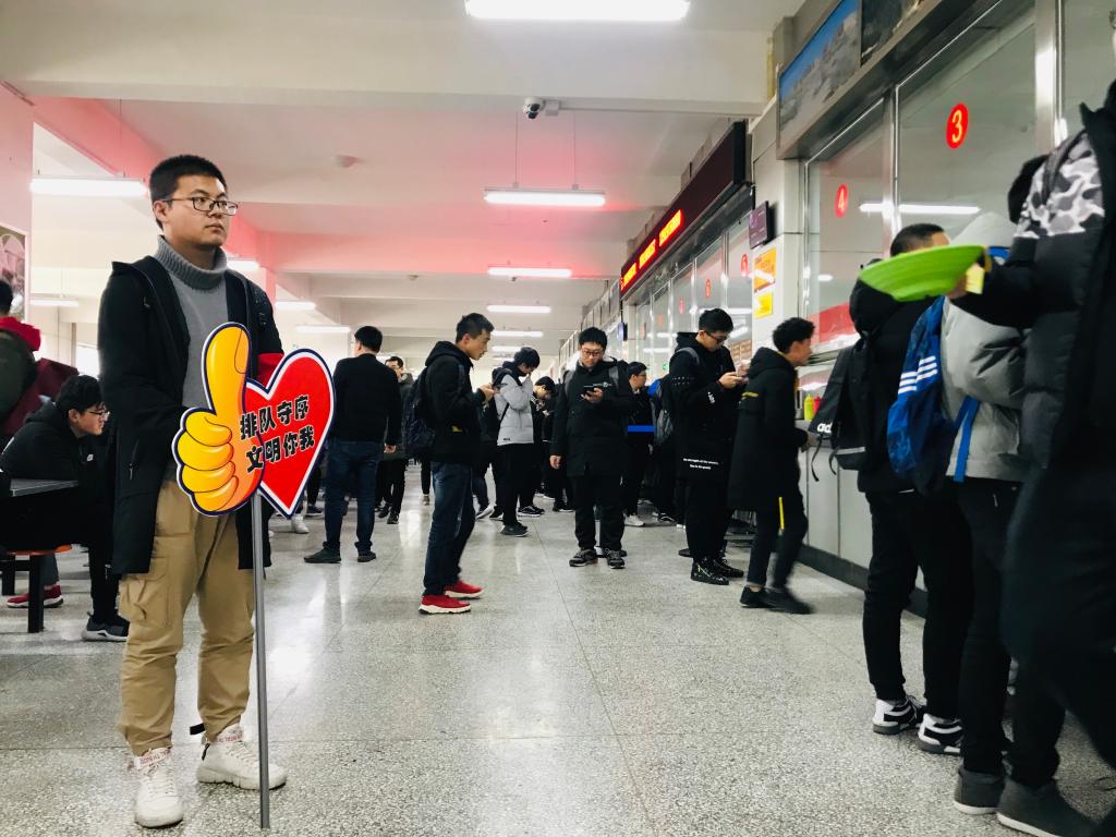 学校开展学生食堂文明就餐专项教育活动