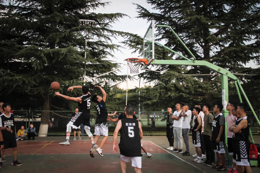 2019级研究生迎新篮球赛圆满落幕