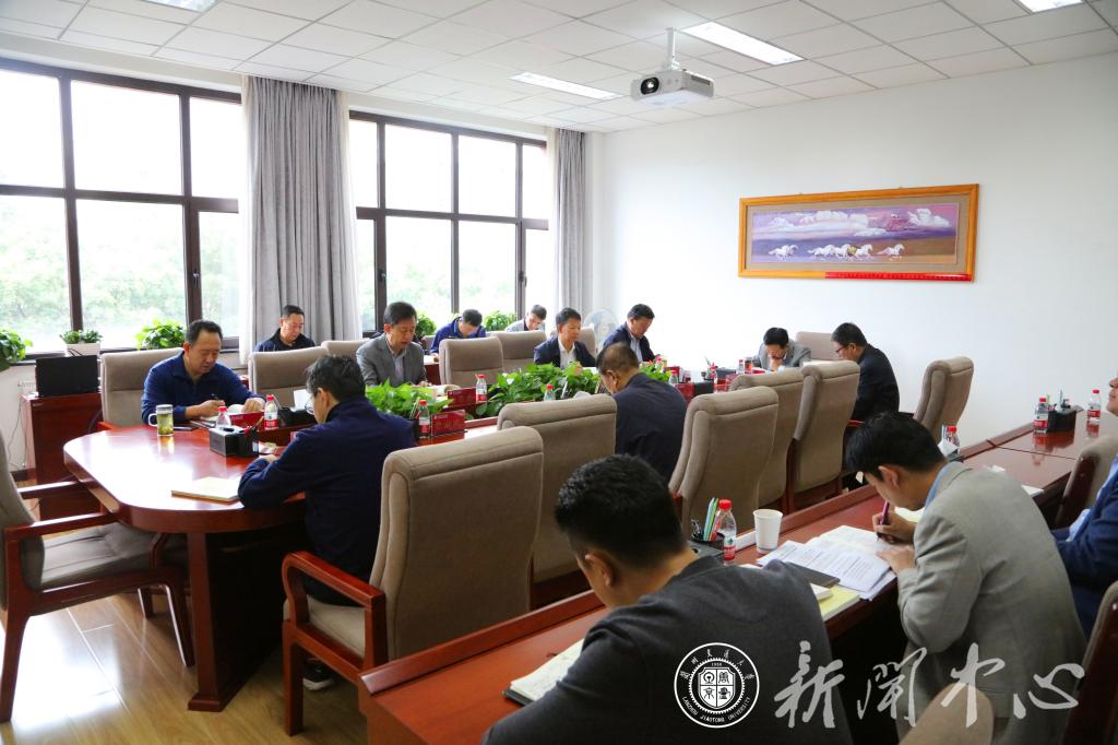 【主题教育】学校召开党委中心组“不忘初心，牢记使命”读书班专题学习会议