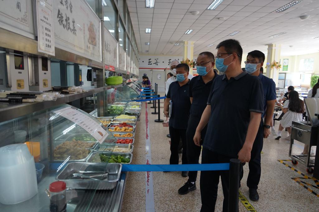 校纪委（监察专员办公室）督查学生餐饮保障专项整治工作