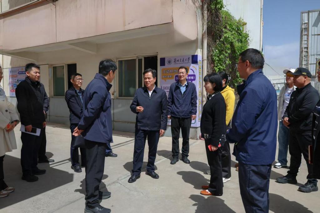 校领导深入桃海公寓检查指导 筑牢服务保障与安全防线