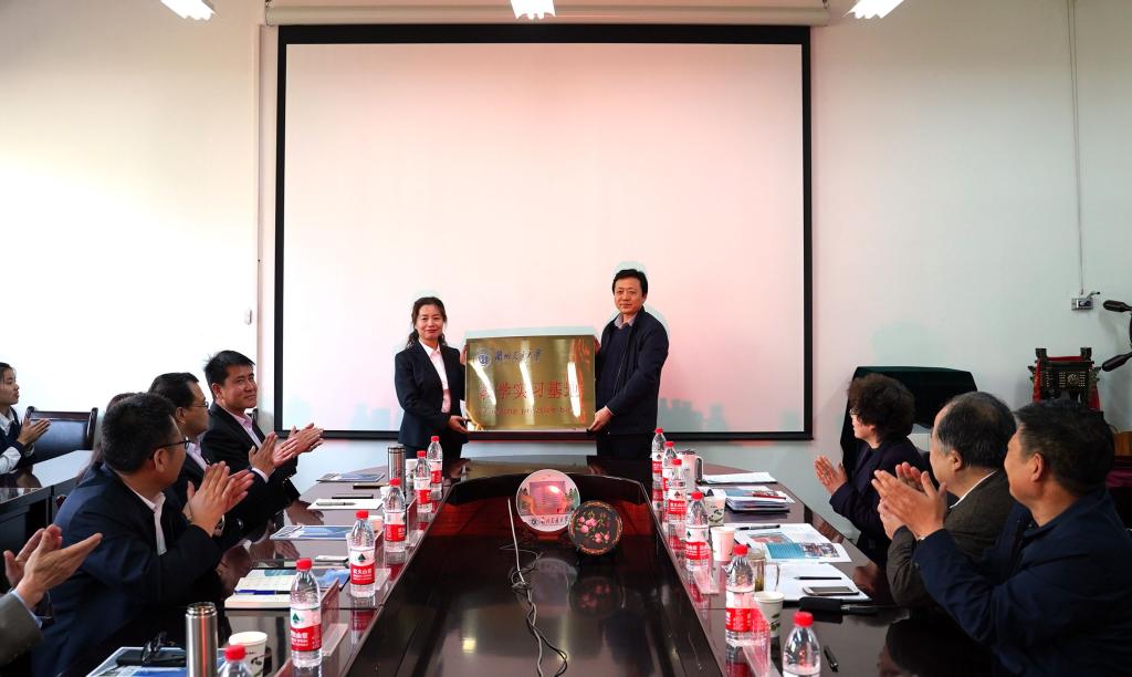 我校与甘肃紫金实业集团签订战略合作协议