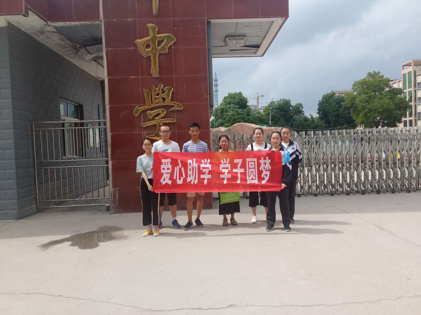 我校首批47位“学生资助宣传大使”开展资助政策宣传活动