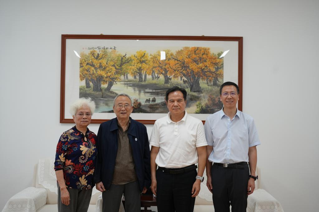 校党委书记狄生奎亲切接见1962级校友