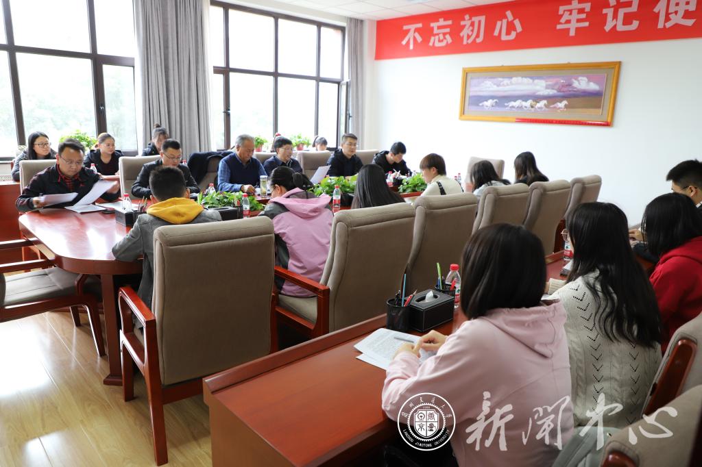 党委书记杨子江参加马克思主义学院研究生第二党支部主题党日活动