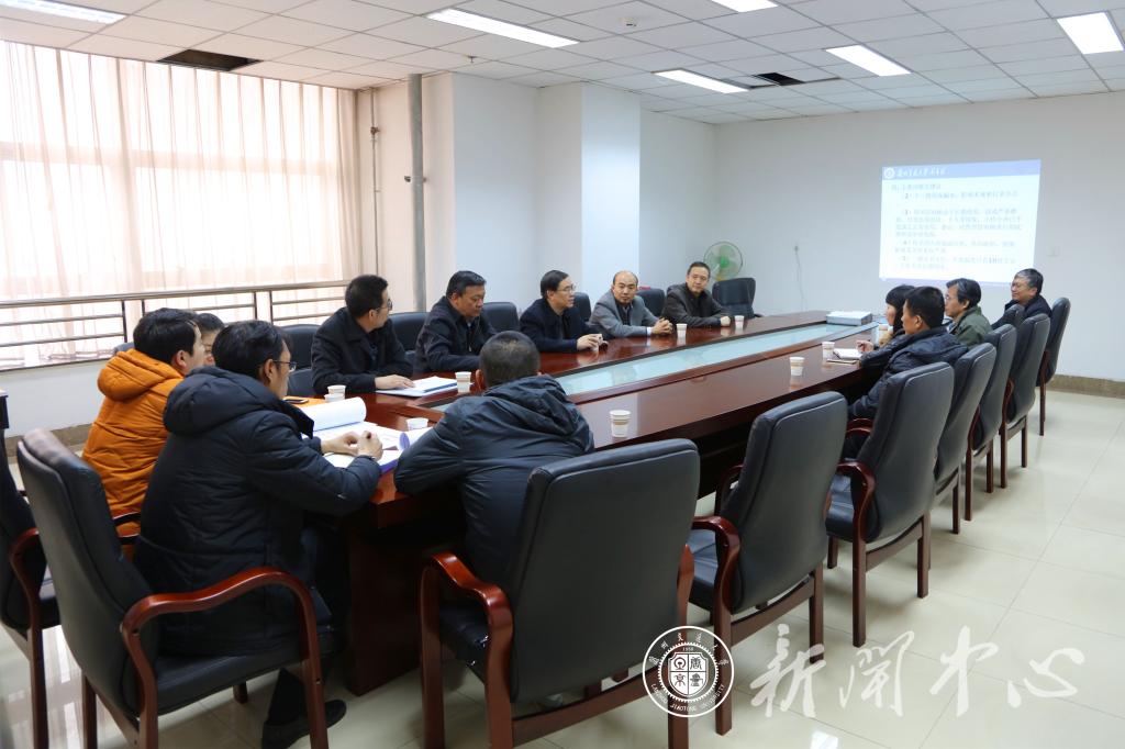 李引珍校长、高云庆副校长一行赴图书馆现场调研