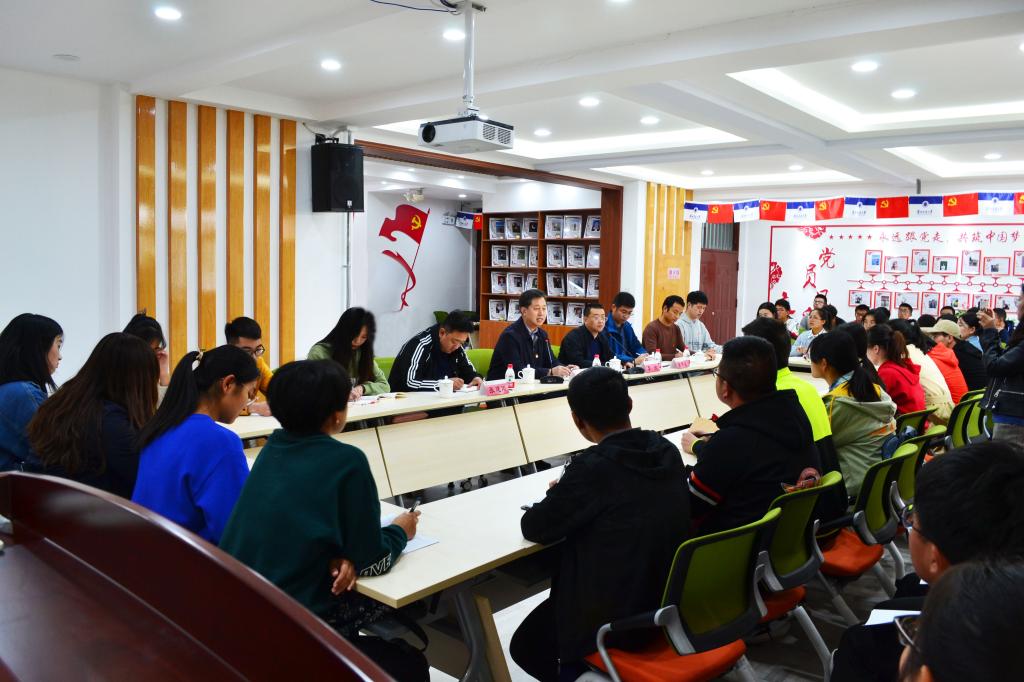 【主题教育】马军党副校长与学生党员共话初心
