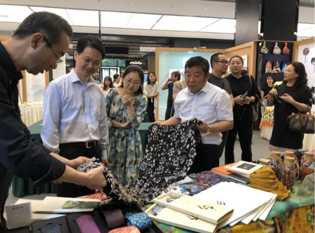 兰州交通大学染缬艺术研究所应邀参加多项学术展览交流活动