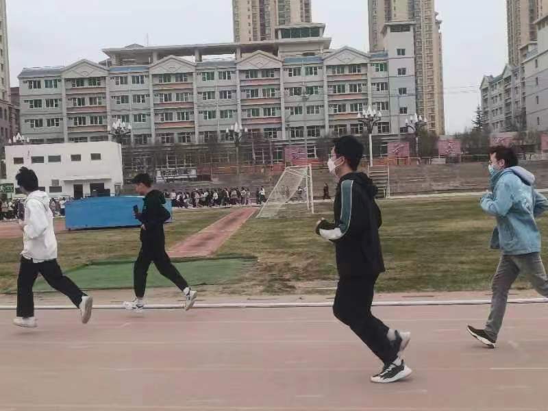 步道乐跑遍校园 健身热潮春满园——学校开通“步道乐跑”APP软件