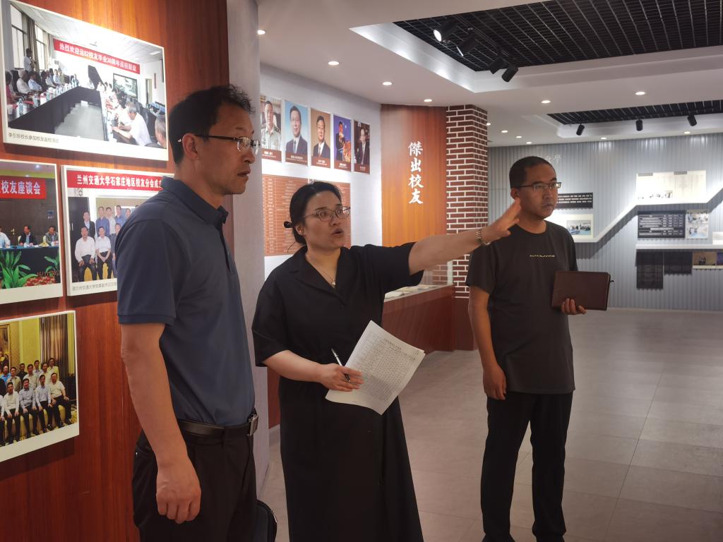 校领导前往图书馆档案馆开展工作调研