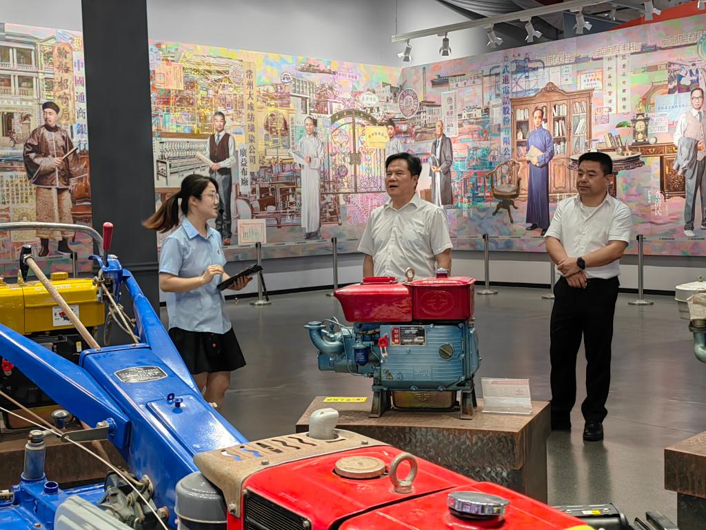 校党委书记狄生奎一行参加国家轨道交通装备行业产教融合共同体成立大会并开展相关调研工作