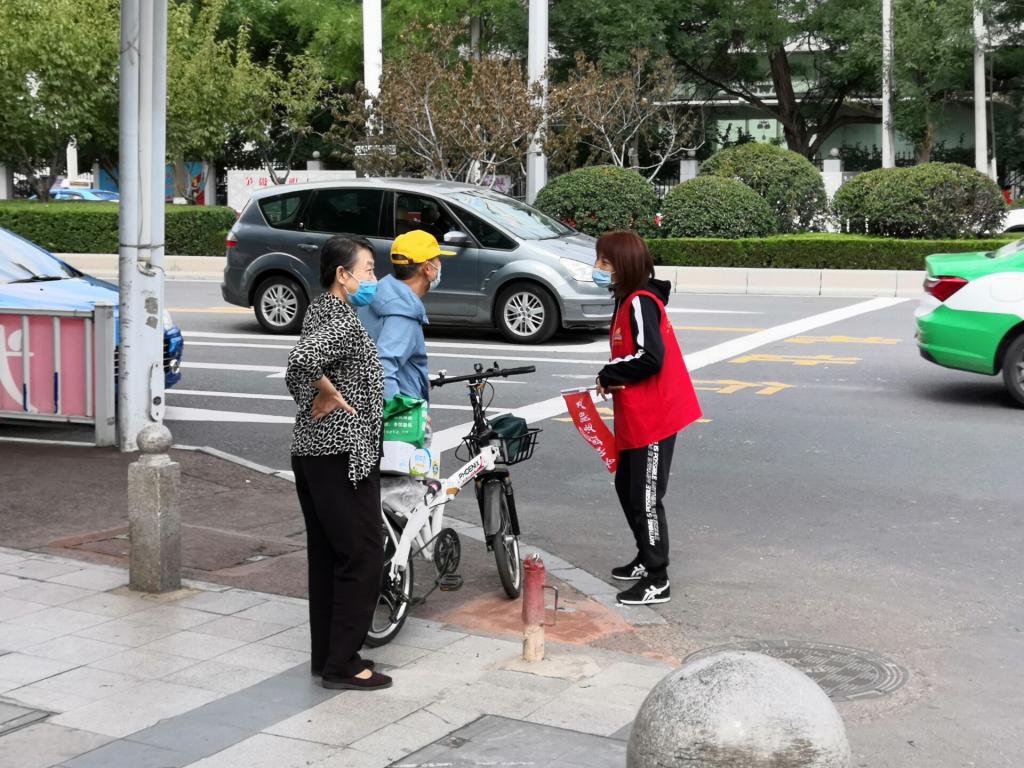 我校青年志愿者助力创城