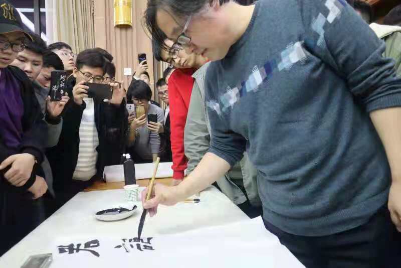 渤海大学艺术学院院长陈国成教授做客我校“天佑讲堂”