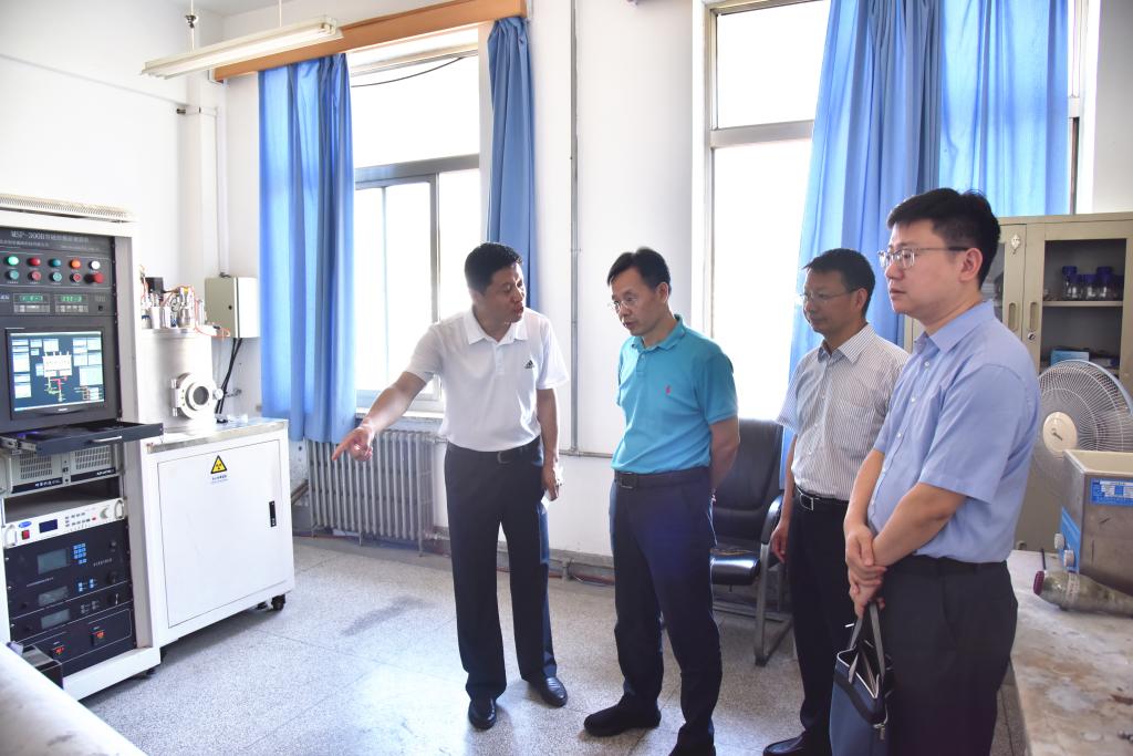 国务院学位办副主任徐维清一行来我校调研