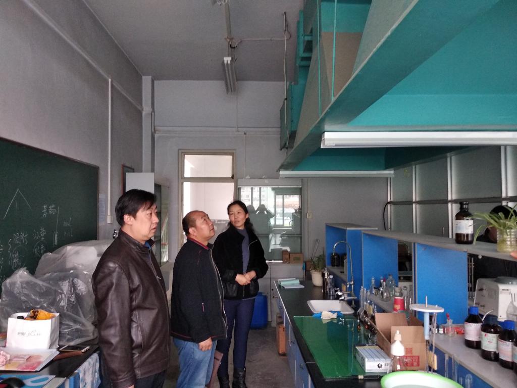 学校开展实验室安全检查