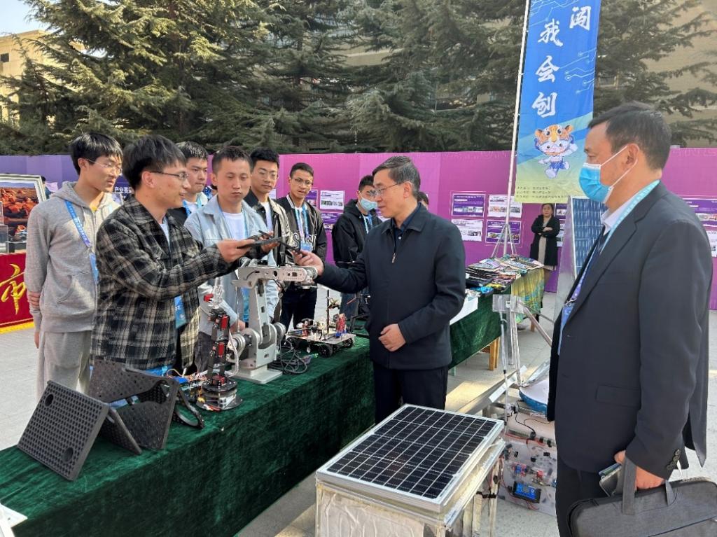 校长李引珍出席第八届中国国际“互联网+”大学生创新创业大赛甘肃省分赛闭幕颁奖仪式