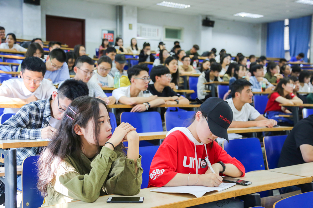 我校举办高校新媒体建设运营培训讲座