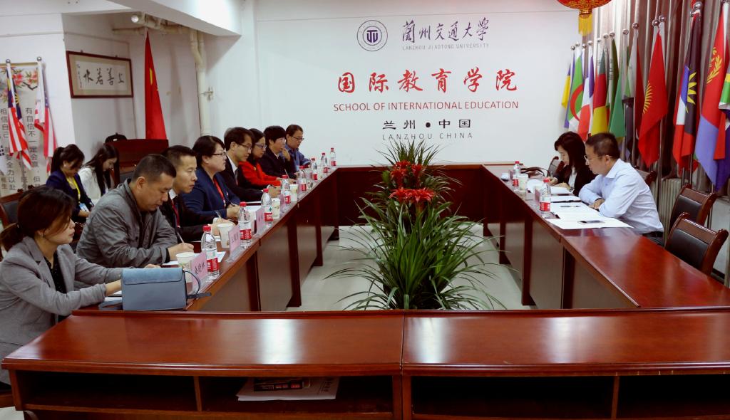 国家汉办汉考国际教育科技有限公司董事长李佩泽来我校调研