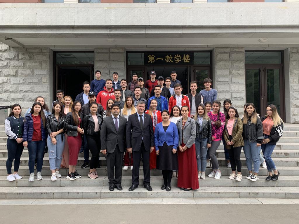 土库曼斯坦驻华使馆教育参赞访问我校