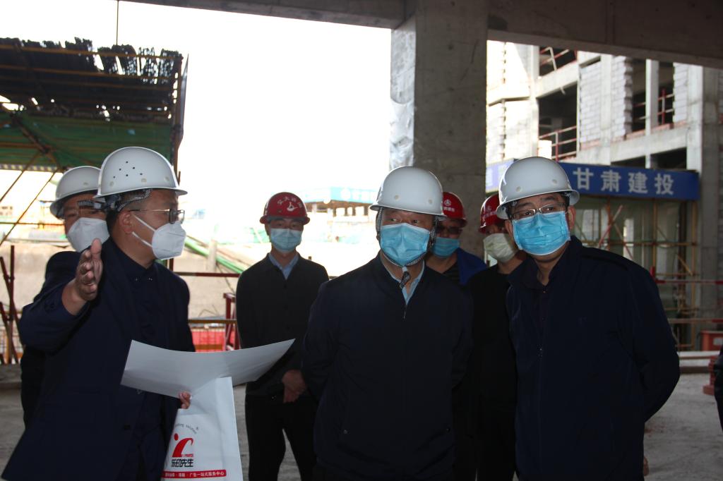 校领导检查北校区项目疫情防控与复工情况