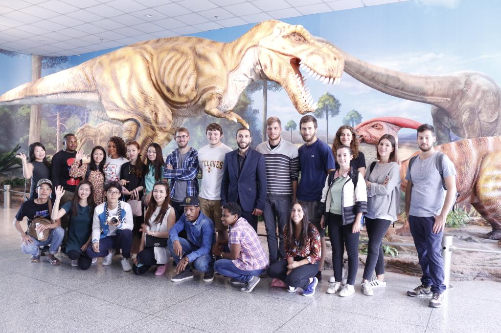 国际教育学院组织国际新生参观省博物馆