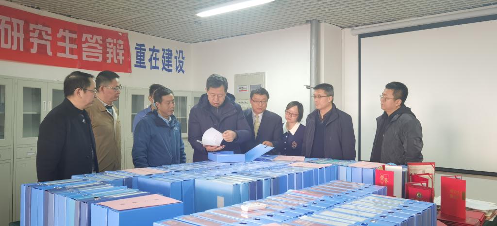 学校考核化学与生物工程等三个学院学生工作