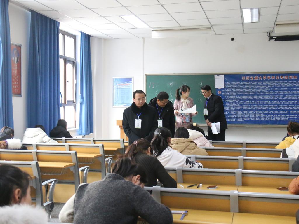 刘振奎副校长巡视期末结课考试考场