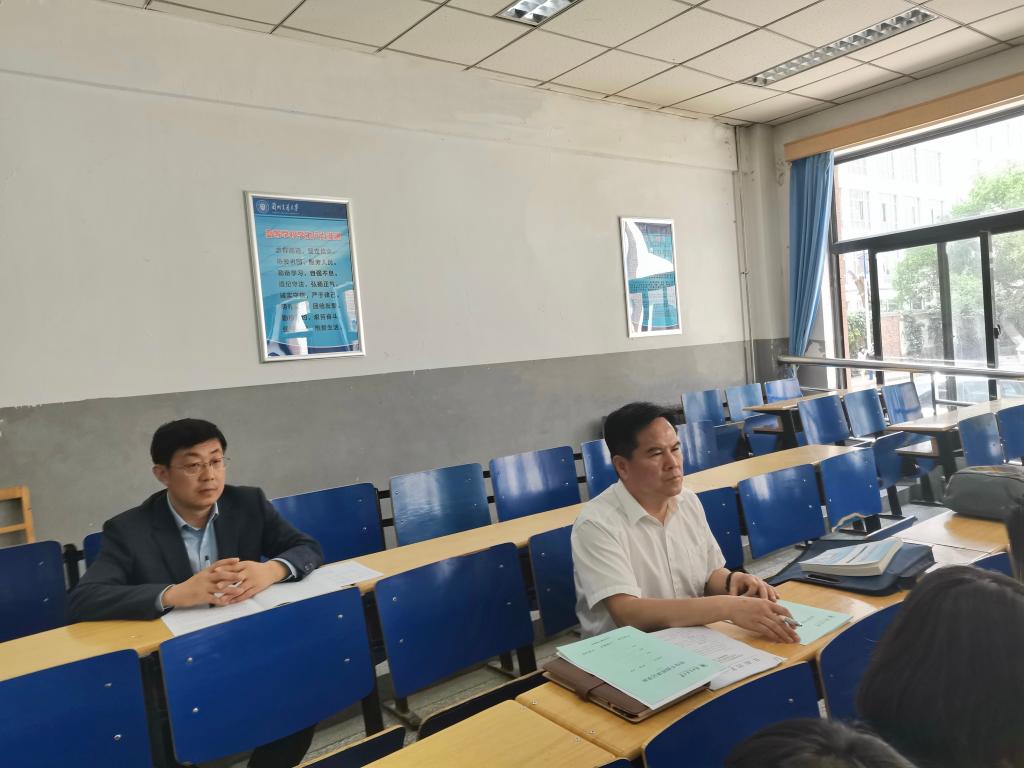 校党委书记狄生奎调研思政课教学工作