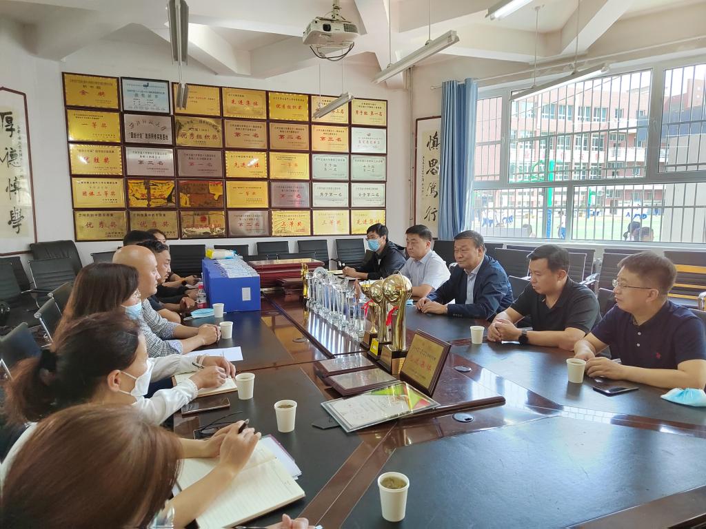 校领导督查附属中小学校园安全工作