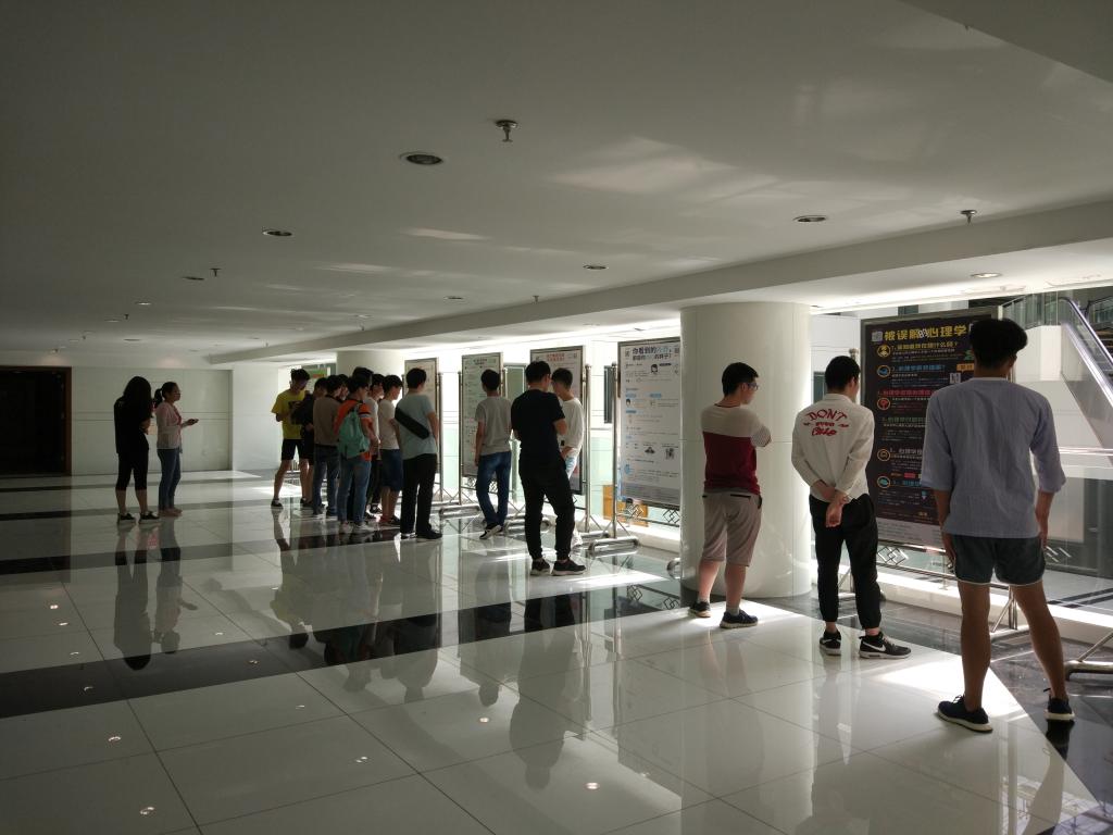 学校组织大一学生参观大学生心理健康教育服务中心