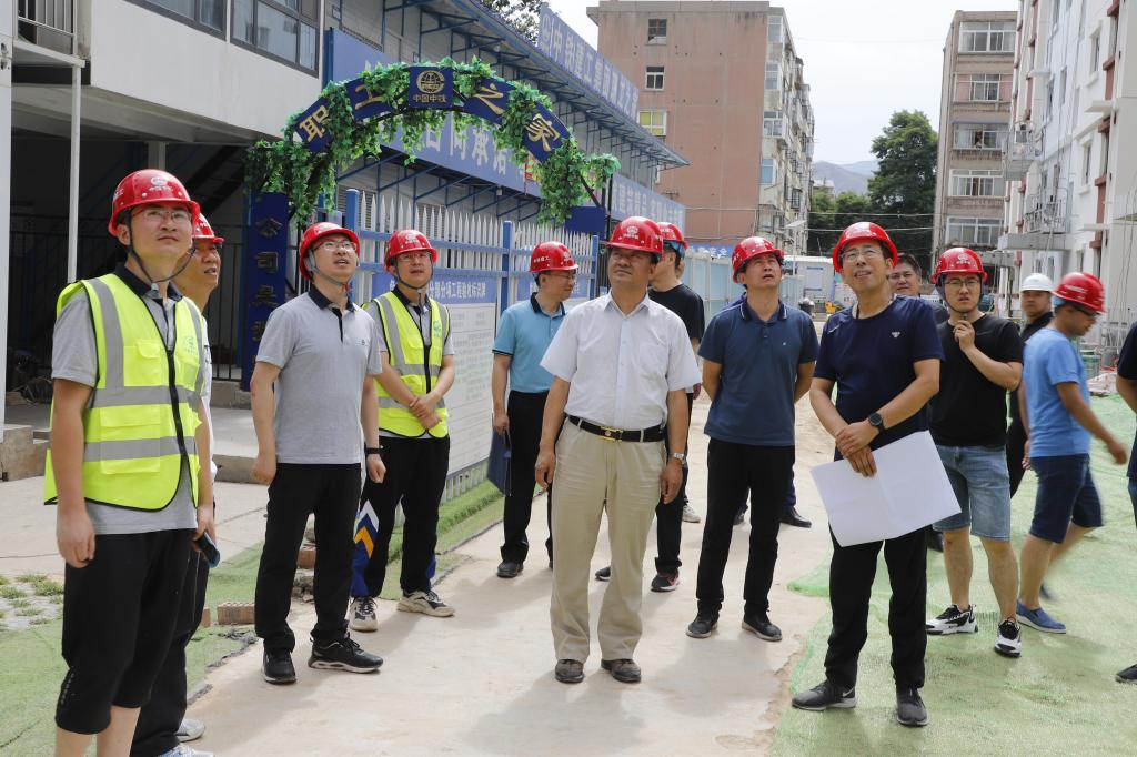 校领导检查在建项目进展情况