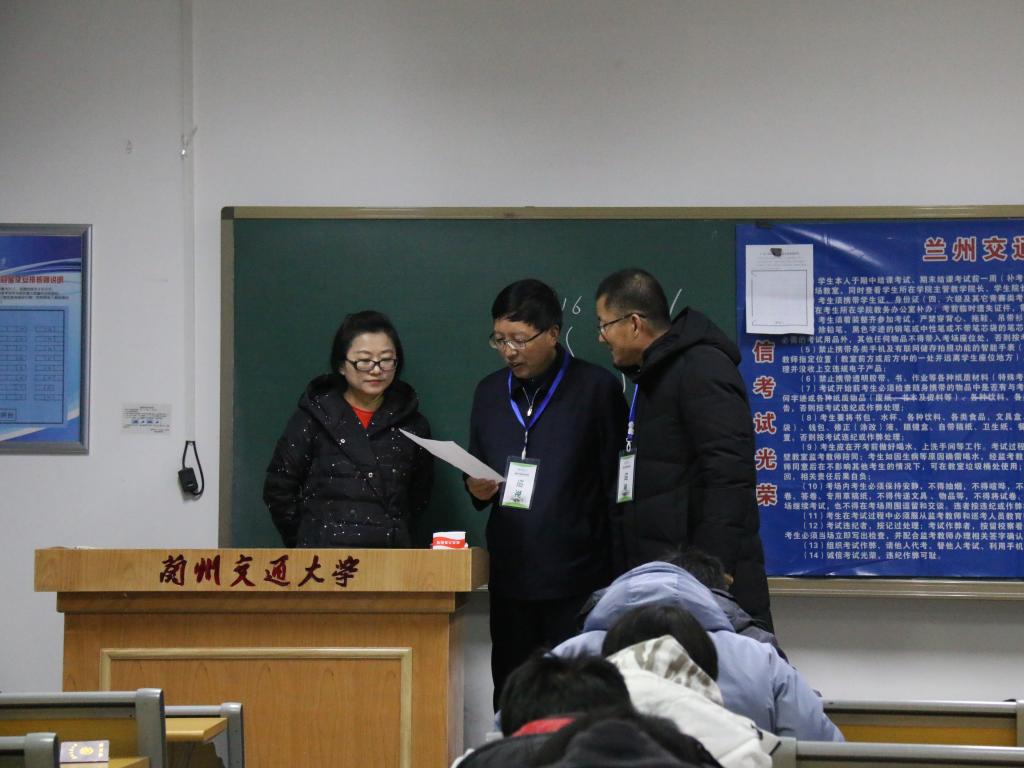 校党委书记杨子江巡视期末结课考试考场