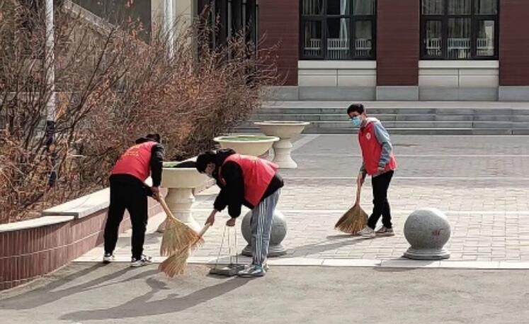 经管学院开展“弘扬雷锋精神 凝聚青春力量”3•5学雷锋青年志愿服务月活动