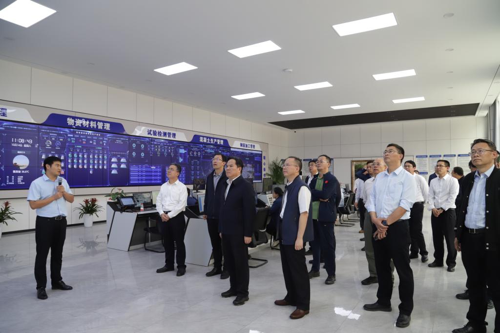 校党委书记狄生奎一行参加学校上海校友会换届大会暨校友座谈会