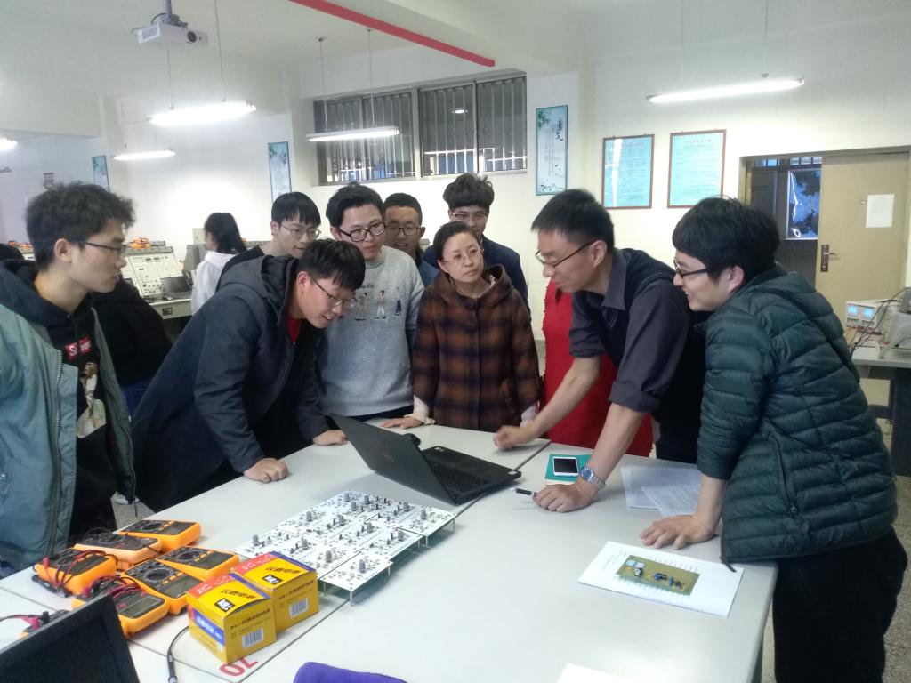 电工电子实验中心召开大学生电子设计竞赛研讨会