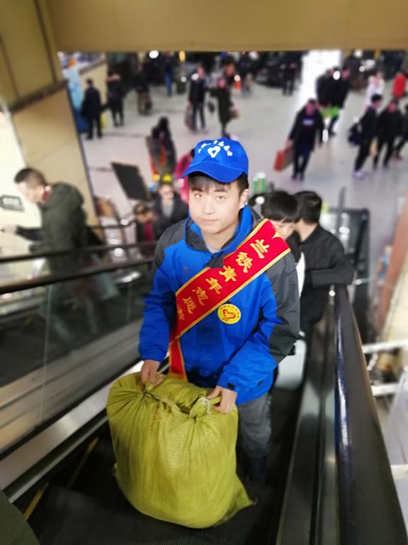 我校青年志愿者积极参与2018年春运志愿服务工作