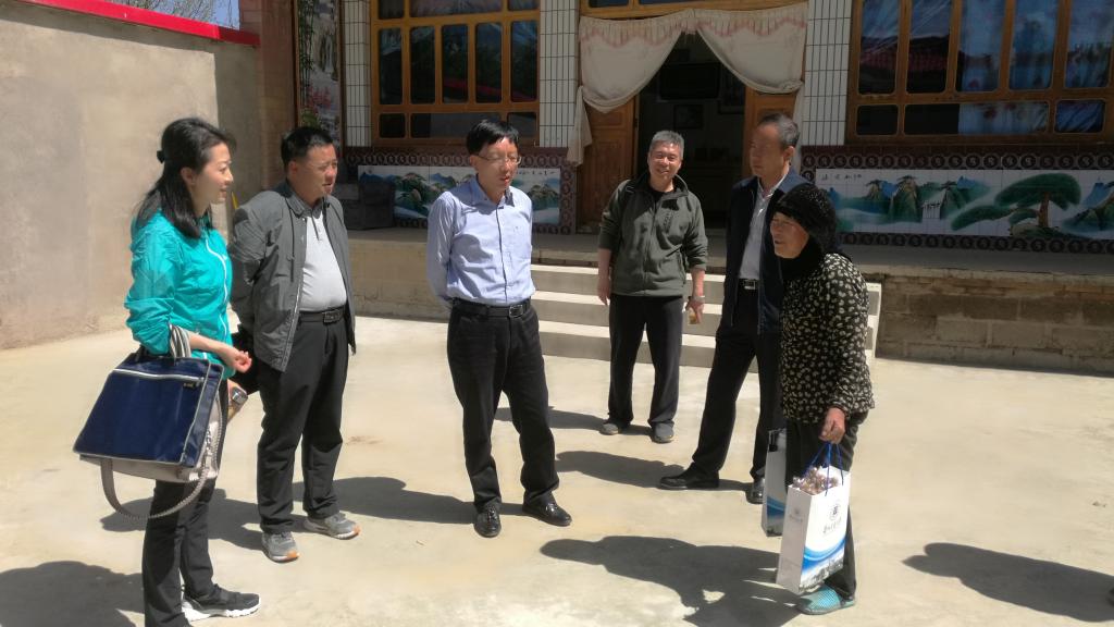 杨子江书记赴康乐看望驻村干部慰问贫困户