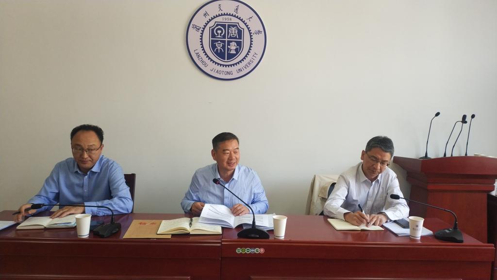 学校召开本学期研究生教育工作会议