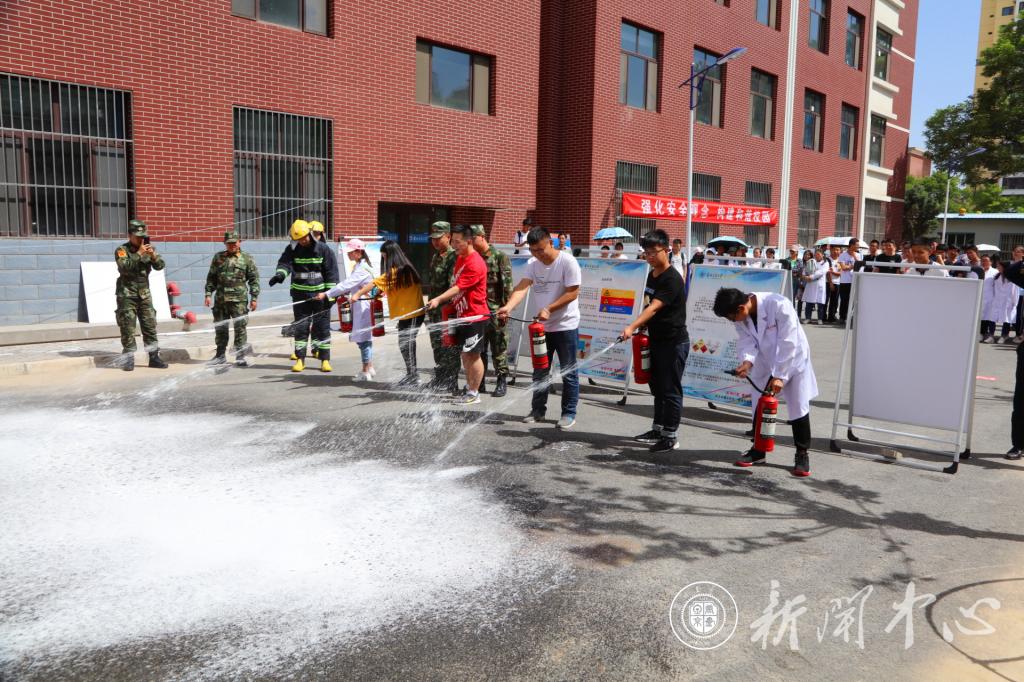 学校举行2018年实验室消防与危险化学品事故应急演练活动